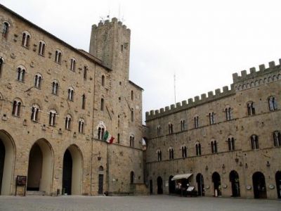 Volterra - Piazza dei Priori