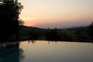 Piscina al tramonto